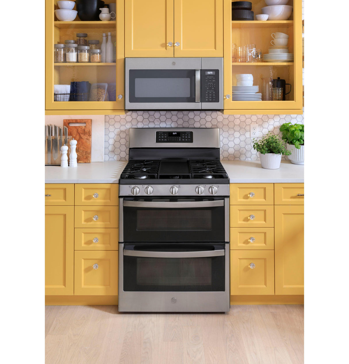 GE JGBS86SPSS - 30 in. 6.8 cu. ft. Air Fry True European Convection Double Oven Gas Range with 5 Sealed Burners & Griddle - Stainless Steel