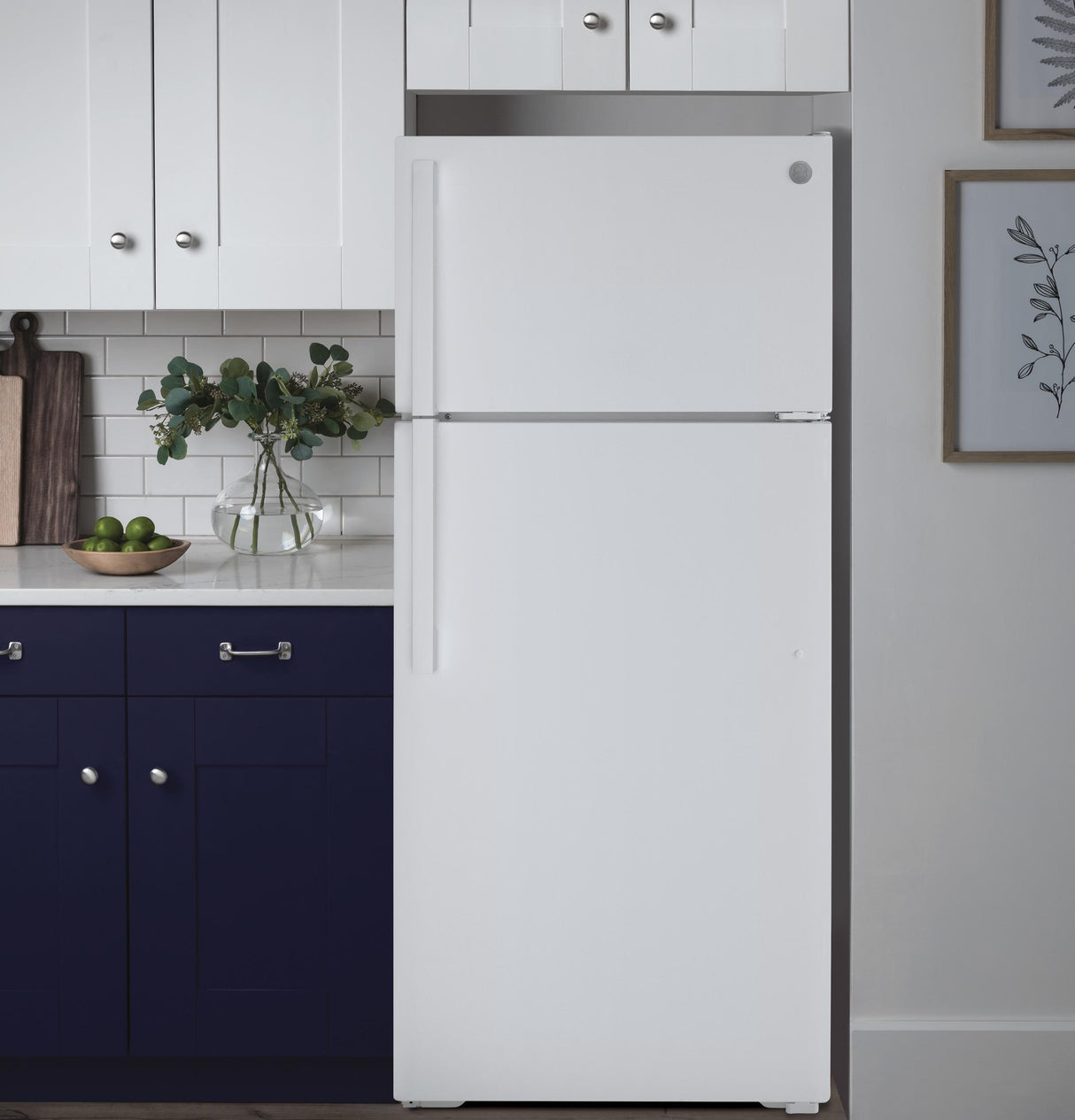 GE GTS22KGNRWW - 33 in. 21.9 cu. ft. Garage Ready Top Freezer Refrigerator - White