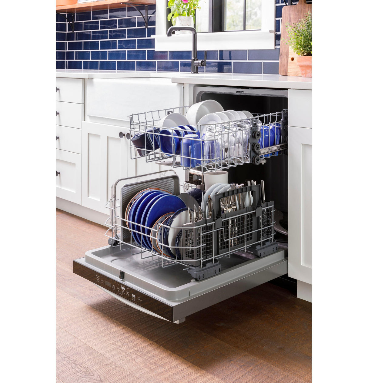 GE(R) ENERGY STAR(R) Top Control with Plastic Interior Dishwasher with Sanitize Cycle & Dry Boost - (GDT550PGRWW)
