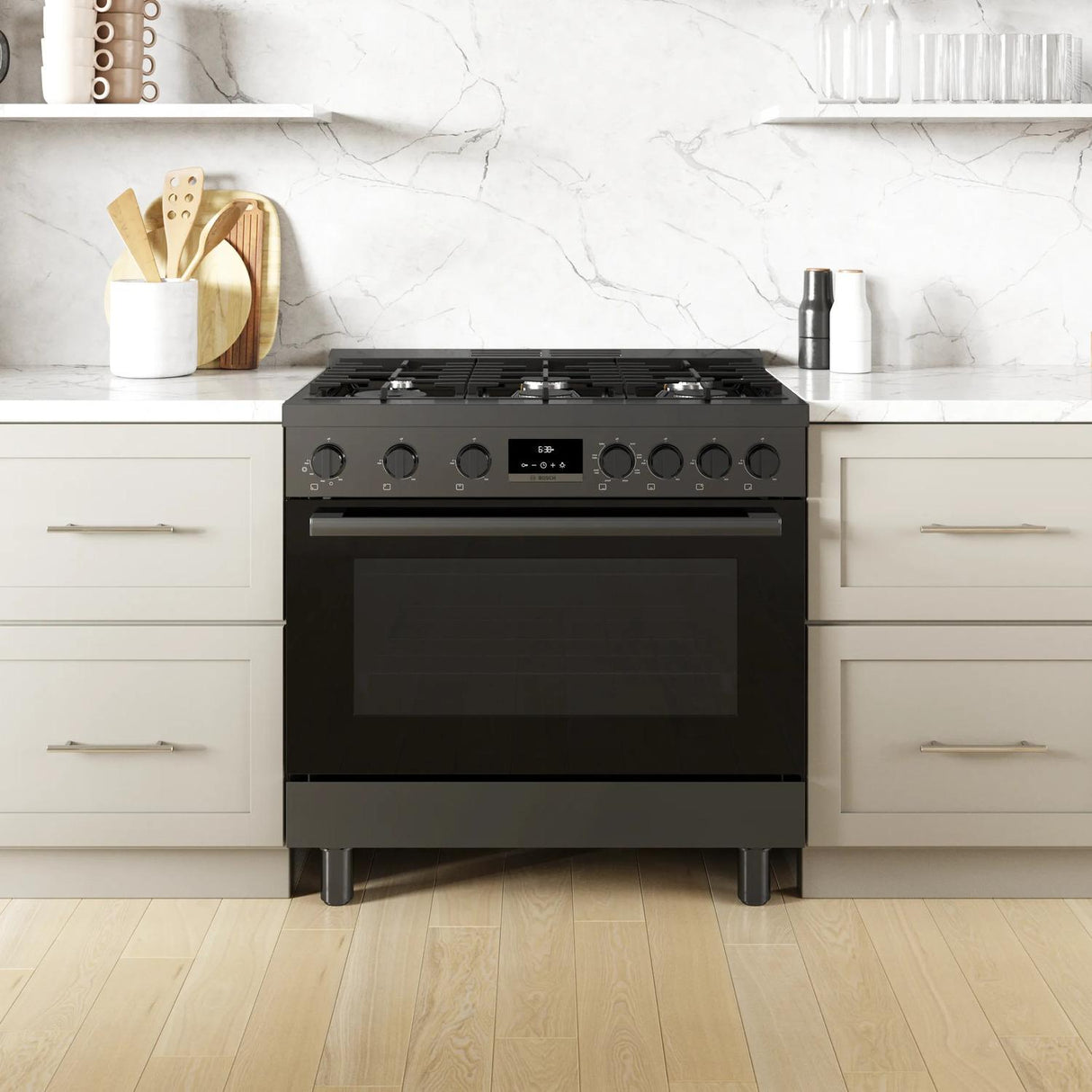800 Series Dual Fuel Freestanding Range 36" Black Stainless Steel - (HDS8645U)