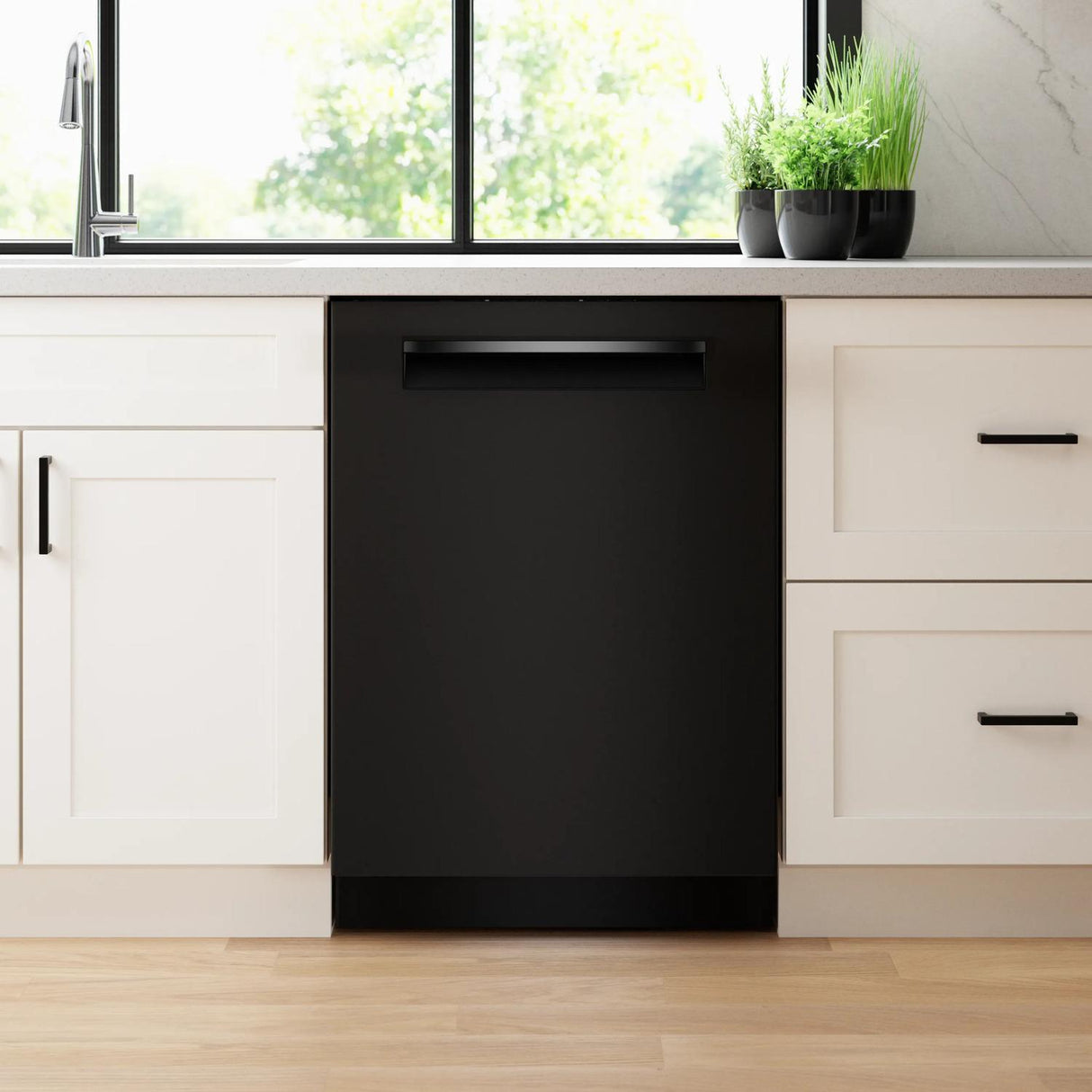 500 Series Dishwasher 24" Black - (SHP65CM6N)