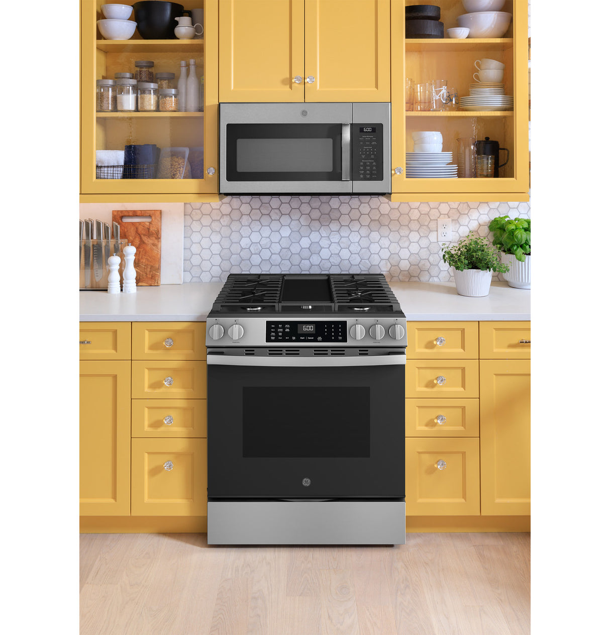 GE 30" Slide-In Front-Control Convection Gas Range with Air Fry – Stainless Steel (GGS600AVFS)