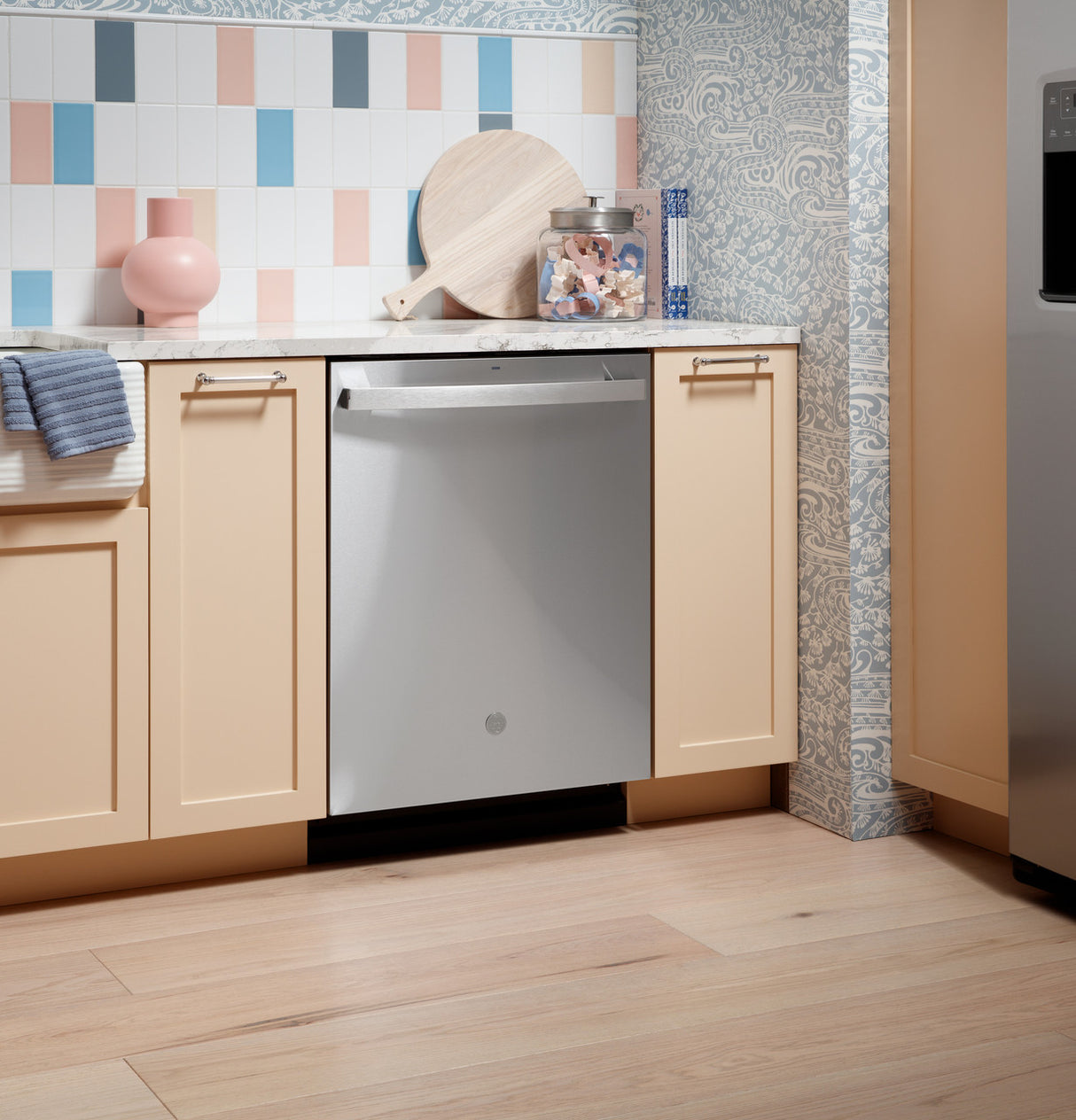 GE 24" ENERGY STAR Top Control Dishwasher with Stainless Steel Interior, Dry Boost & Sanitize Cycle, 48 dBA – Stainless Steel