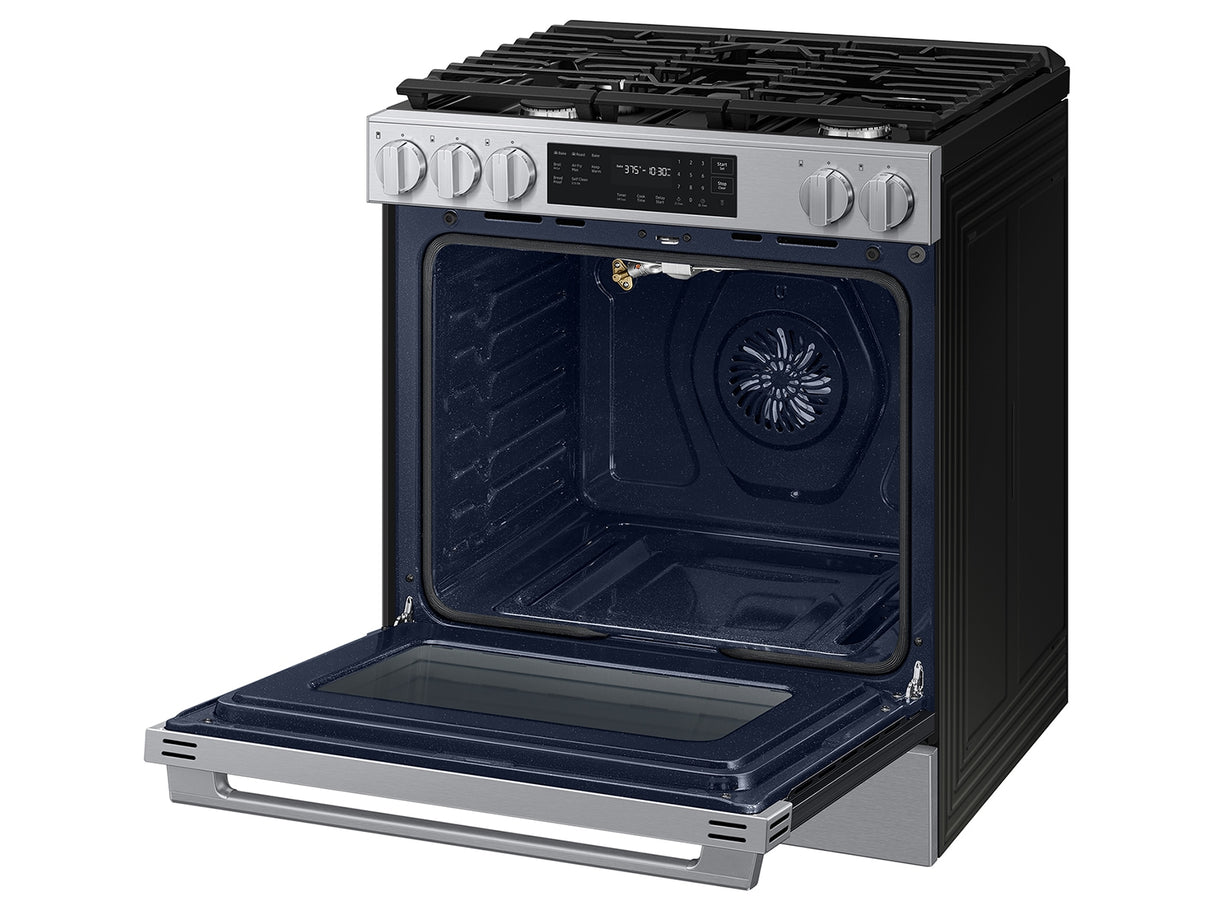 Samsung NSG70H60SR Gas Range lifestyle view