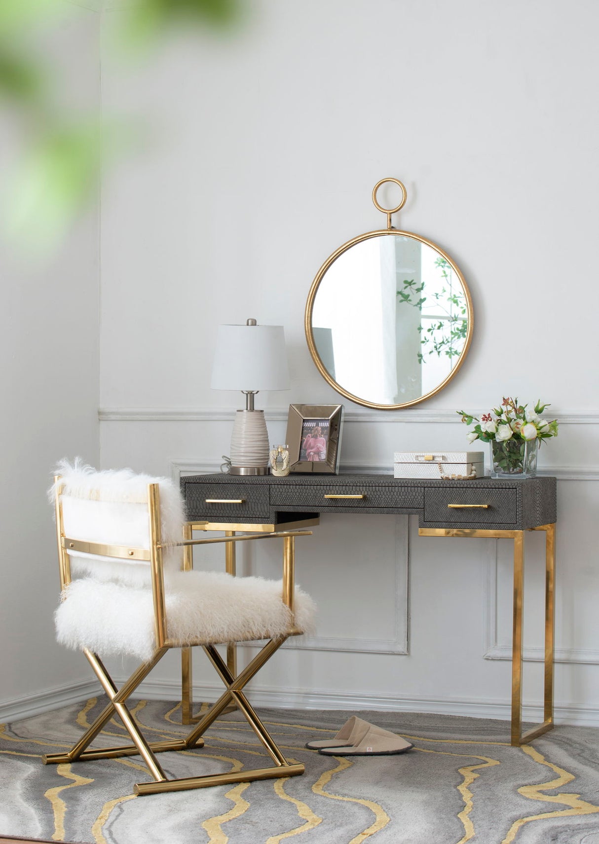 Circle Wall Mirror With Iron Frame, Accent Mirror For Living Room