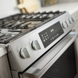 Bosch HGIP056UC Benchmark gas range kitchen detail 3