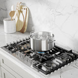 Bosch NGM8059UC gas cooktop boiling water