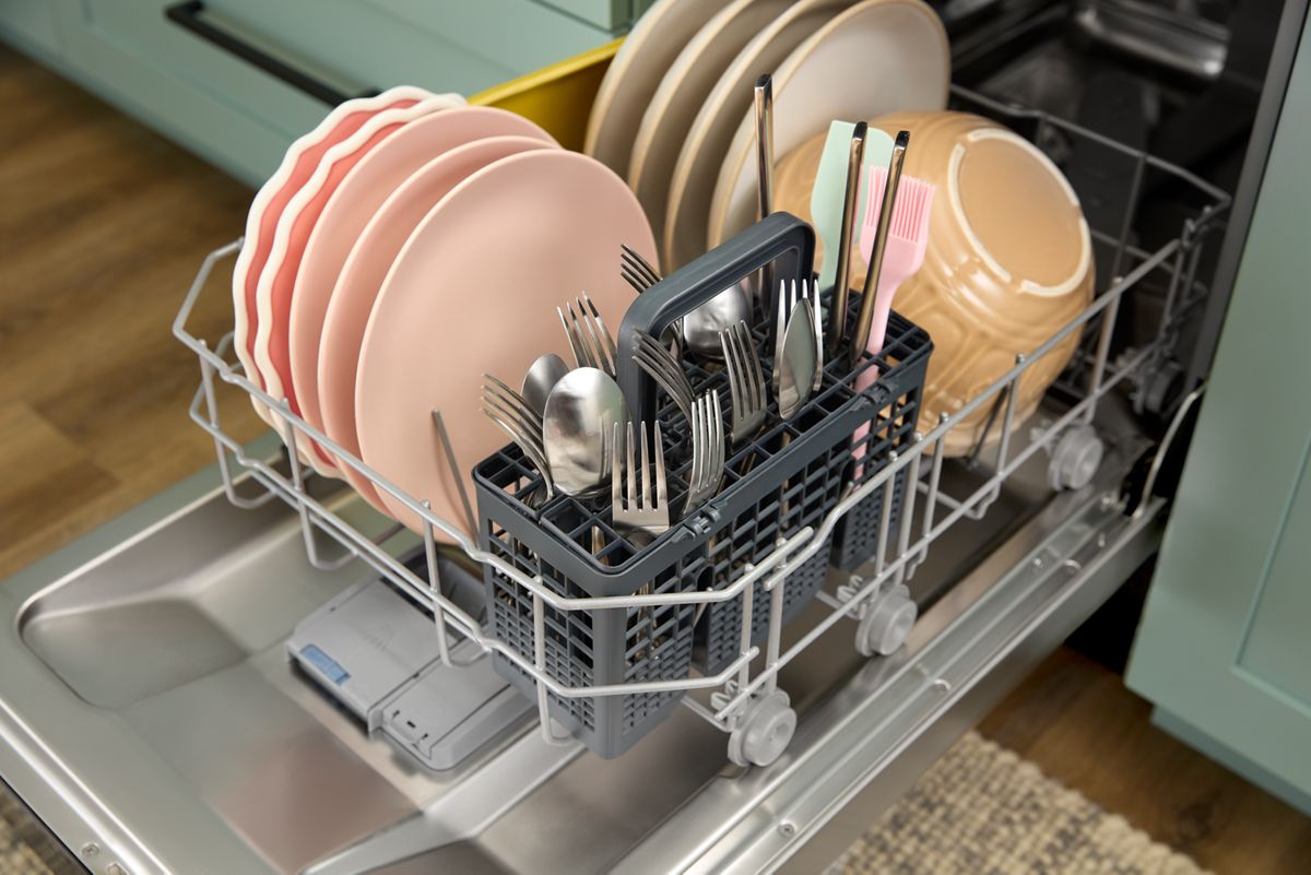 Whirlpool WDFS5118SS interior racking detail