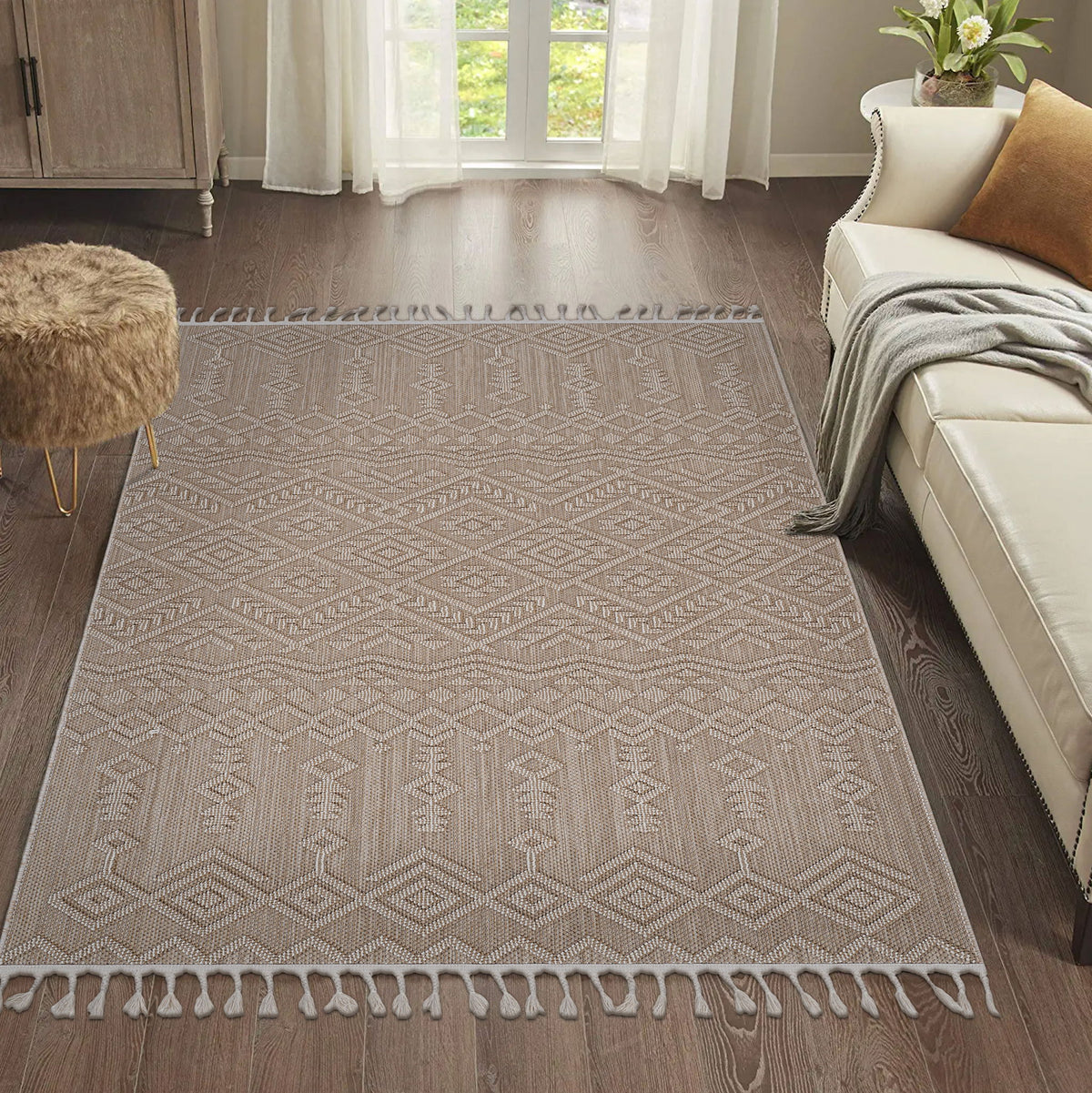 Guros - Trendy Traditional Indoor / Outdoor Rug