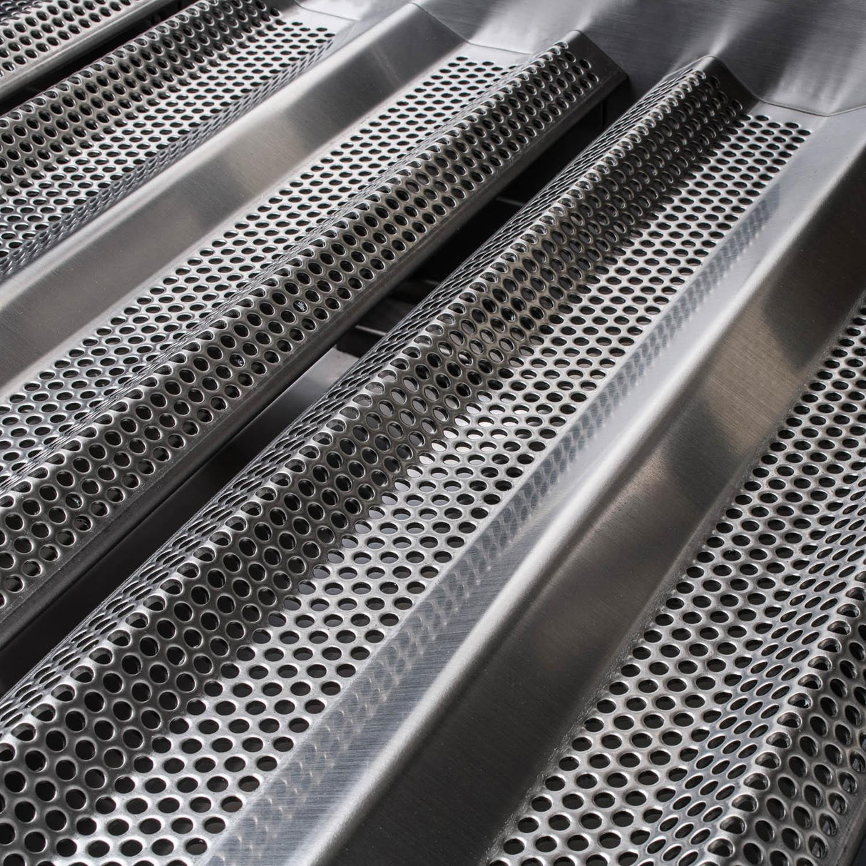 Blaze LTE 32-Inch 4-Burner Built-In Natural Gas Grill w/ Rear Infrared Burner & Grill Lights - BLZ-4LTE2-NG