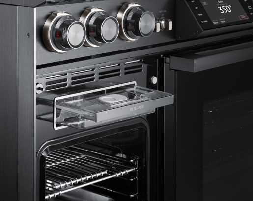Dacor DOP48C96DLM 48 Inch Dual-Fuel Steam Range cooktop detail