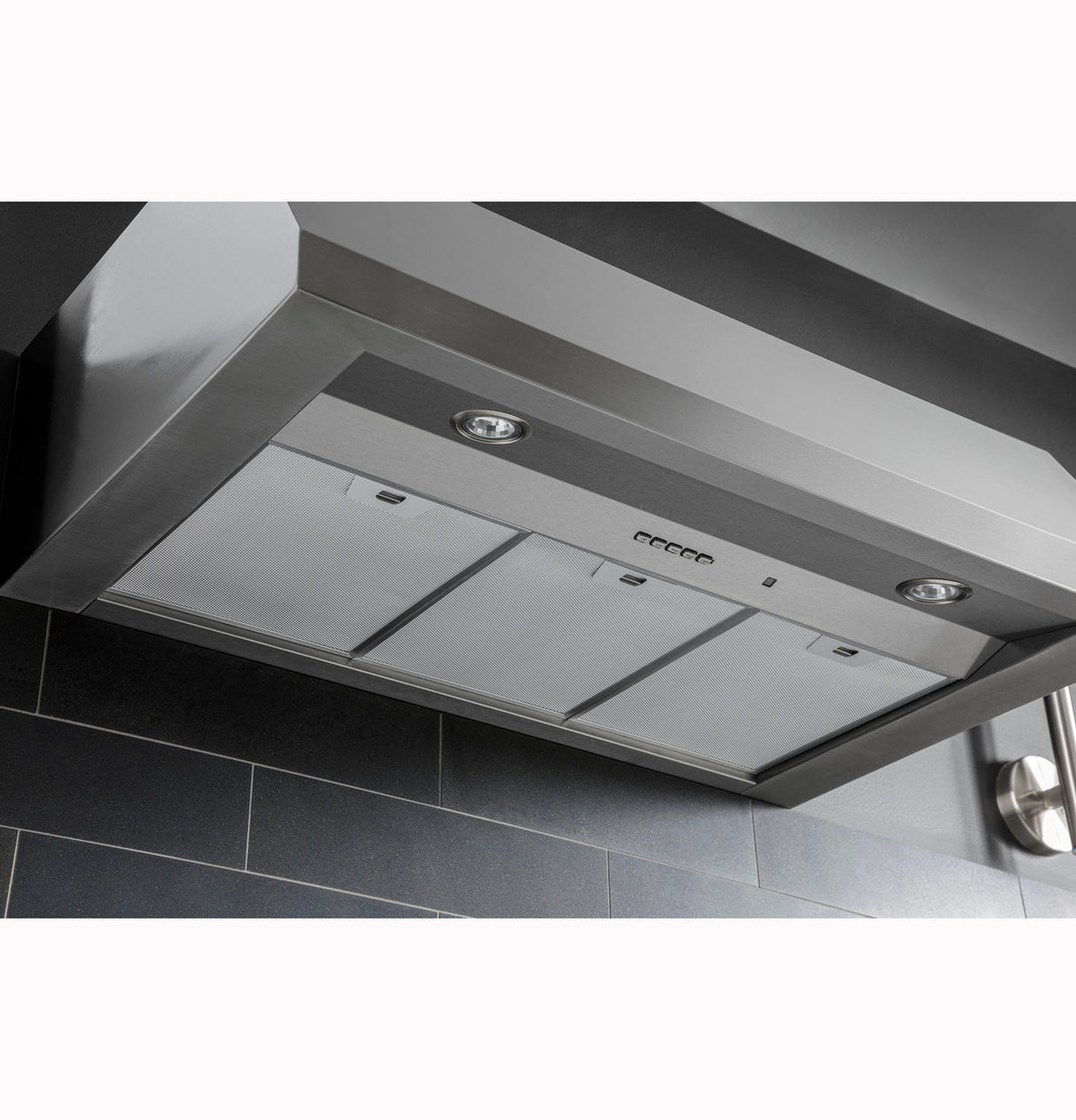 GE Profile UBW36YIEWSS range hood - control detail