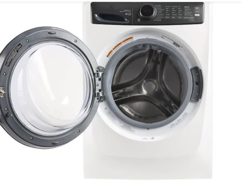 Electrolux ELFW7738AW front load washer angled view