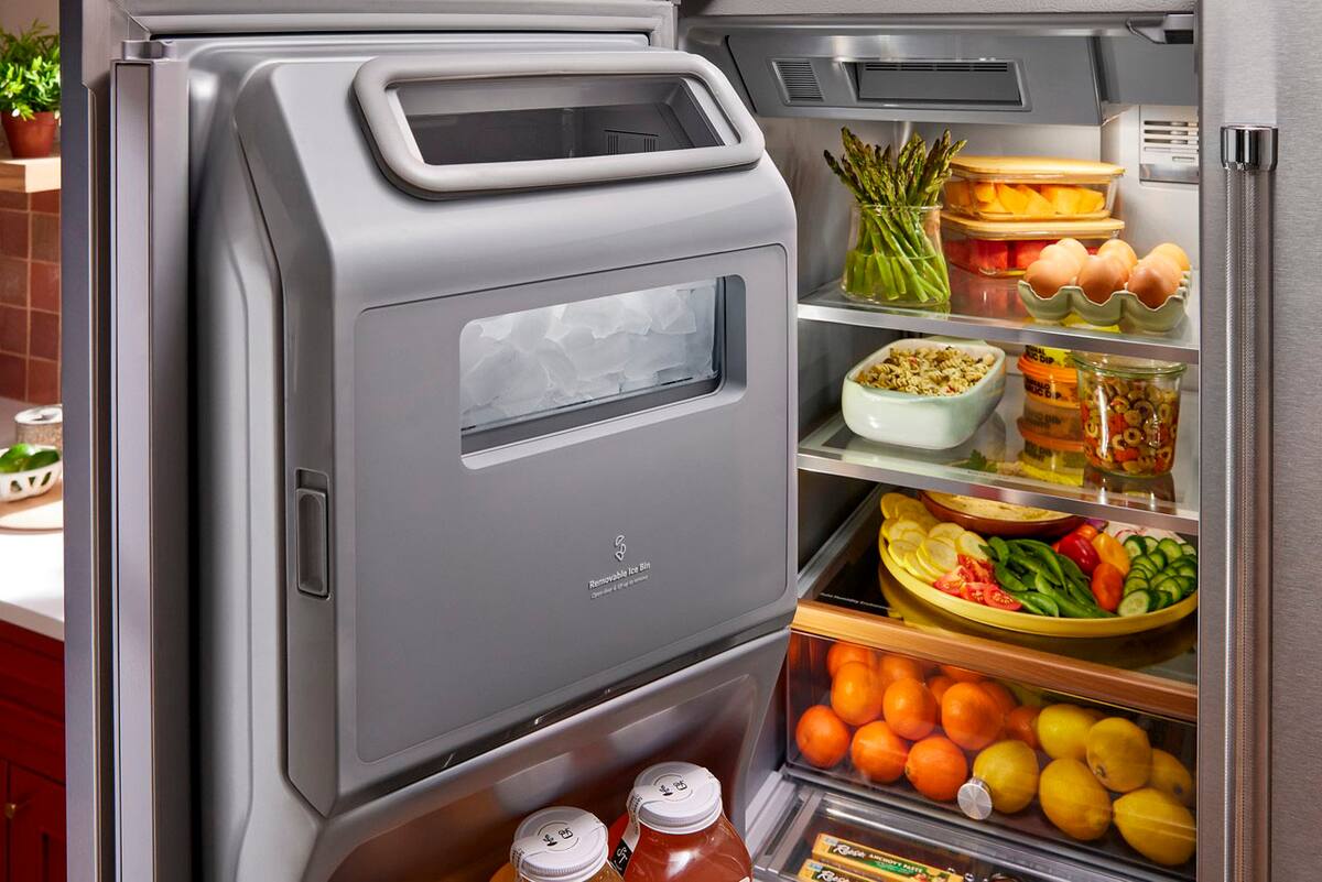 KitchenAid KRMF536RPS platinum interior