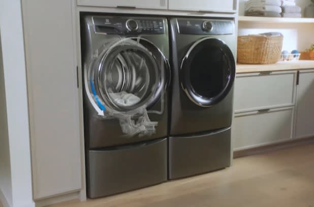 Electrolux ELFW7738AW washer LuxCare Plus Wash feature detail