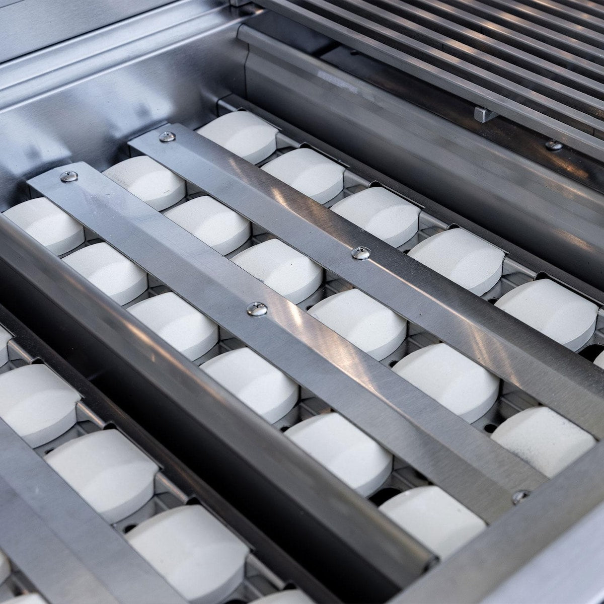 Summerset TRL Pro 32-in 3 Burner Natural Gas Grill on Deluxe Cart w/ Rear Infrared Burner & Rotisserie Kit