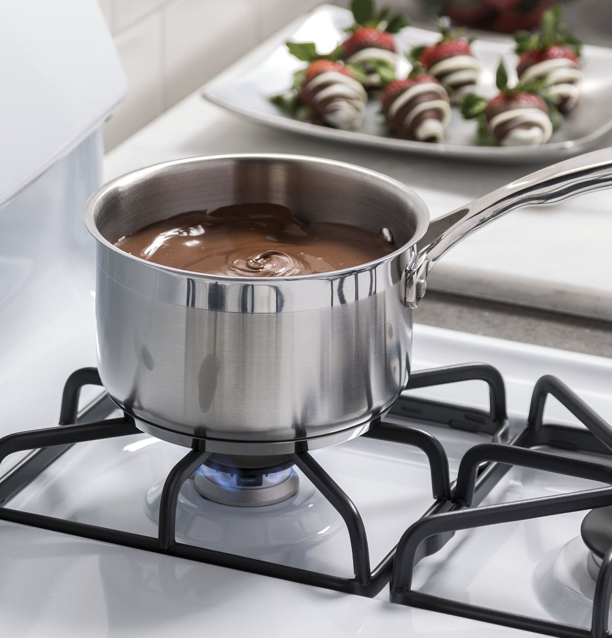 GE JGBS60DEKWW - 30 in. 4.8 cu. ft. Gas Range with 4 Sealed Burners - White