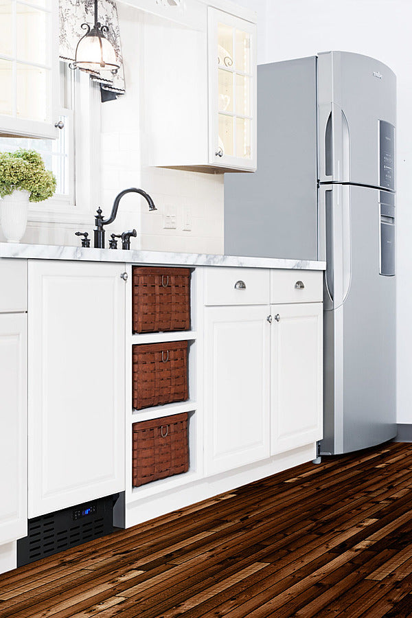 18" 8 Lb. Drain-free Icemaker (panel Not Included) - (BIM18IF)
