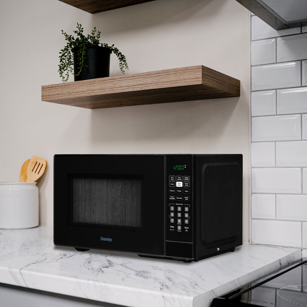 DBMW0921BBB- Danby 0.9 cu. ft. Countertop Microwave in Black - (DBMW0921BBB) -