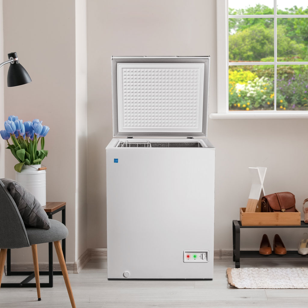 Danby 5.0 cu. ft. Square Model Chest Freezer DOE - (DCF050A5WDB)