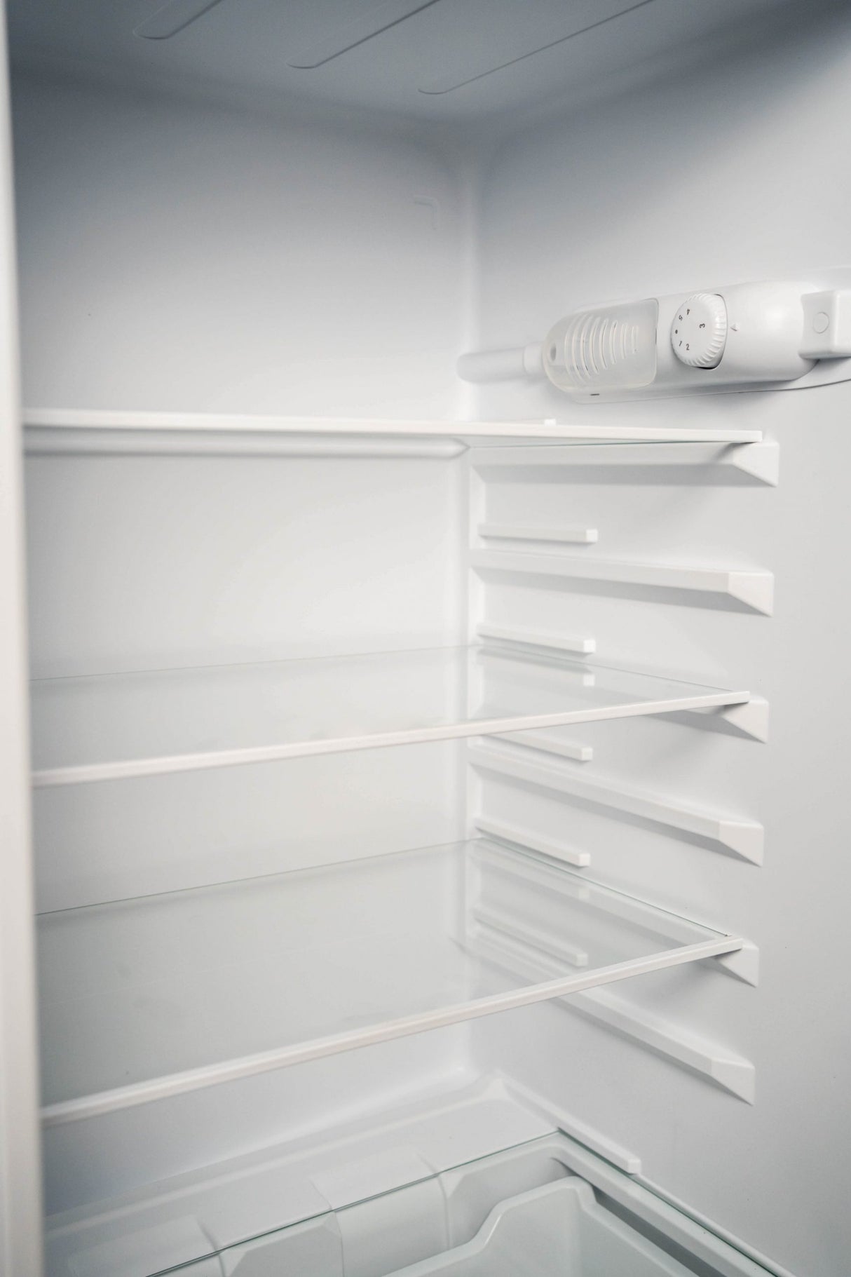 Danby DPF074V1WDB glass shelves