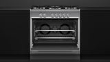 Fisher & Paykel OR36SDG4X1 large capacity oven feature
