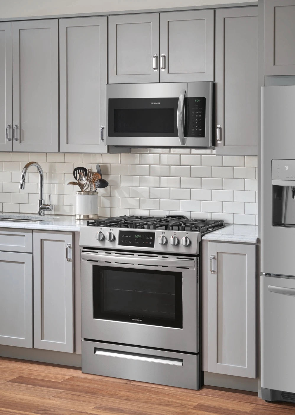 Frigidaire 30" Front Control Freestanding Gas Range - (FFGH3054US)