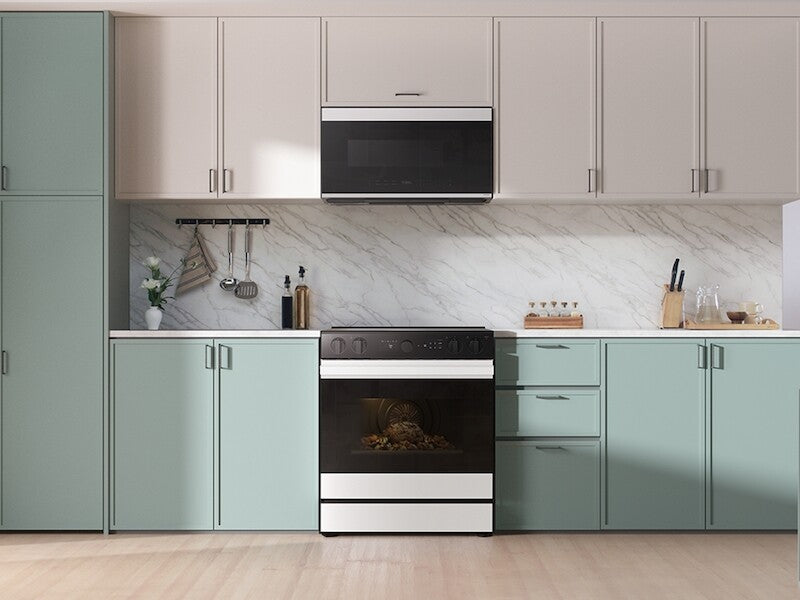 Bespoke 6.3 cu. ft. Smart Slide-In Electric Range with Air Sous Vide & Air Fry in White Glass - (NSE6DB850012AA)