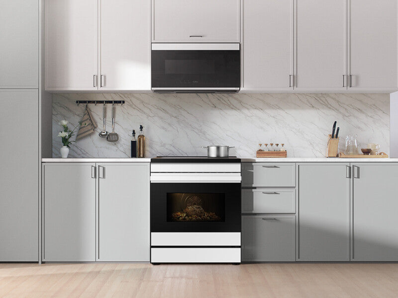 Bespoke 6.3 cu. ft. Smart Slide-In Induction Range with Anti-Scratch Glass Cooktop & Air Fry in White Glass - (NSI6DB930012AA)
