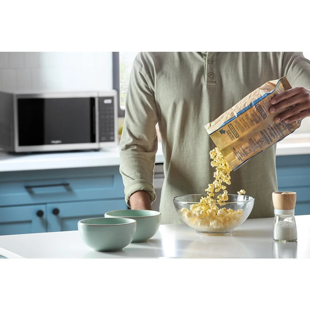 0.7 cu. ft. White Countertop Microwave With Steam Clean - 700 watt - (WMCS3018RW)