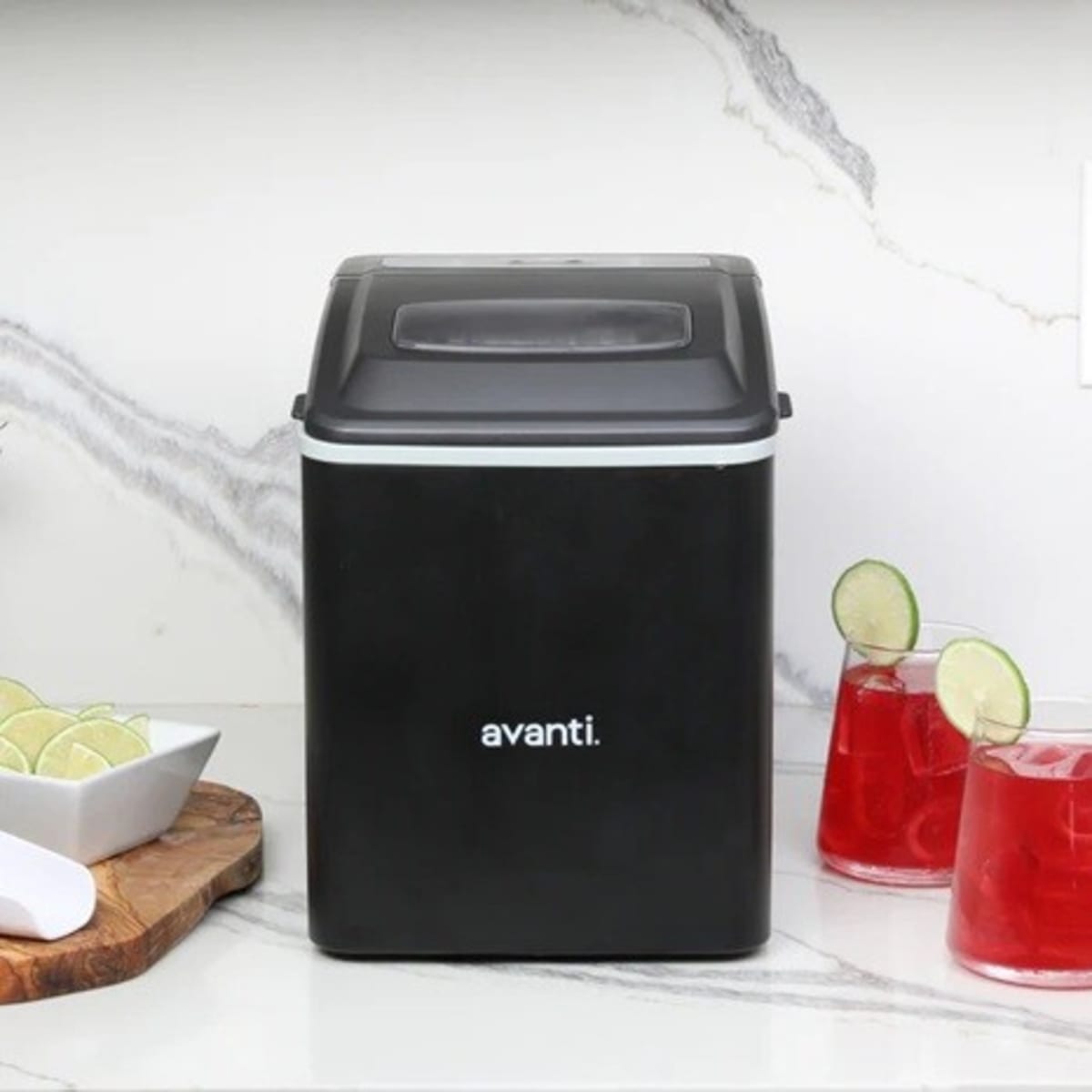Avanti AVIM2625BK 9" Countertop Ice Maker 2 lbs. Storage Capacity 26 lbs. Daily Production in Black