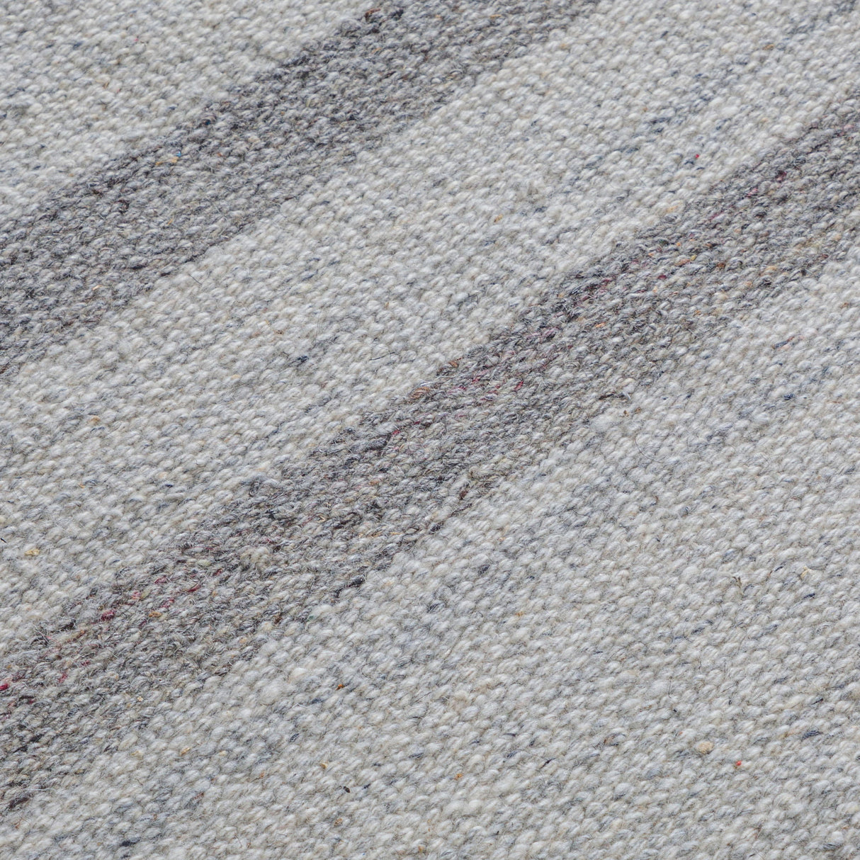 Hodges - 6' X 9' Area Rug - Ivory / Gray