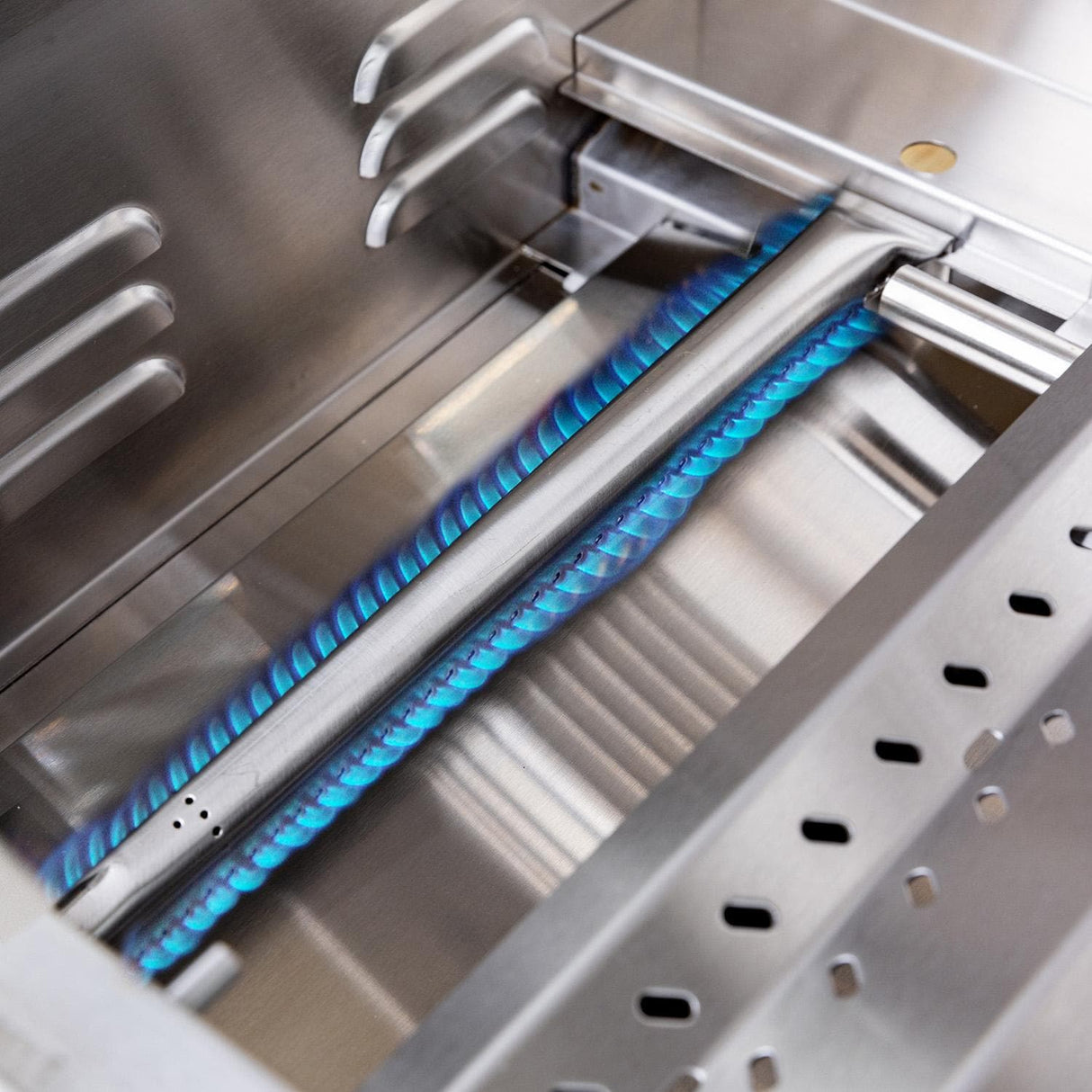 Summerset Sizzler 32-in 4 Burner Built-In Natural Gas Grill - SZR32