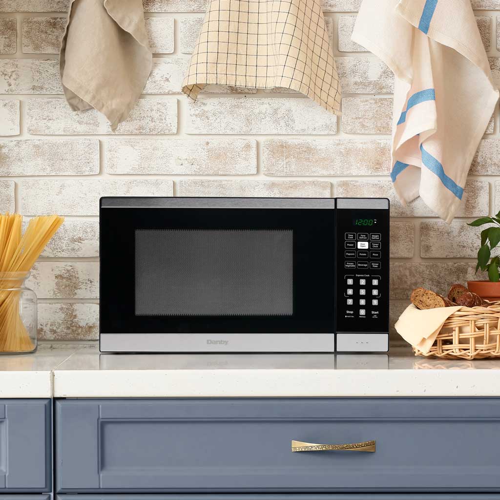 Danby DBMW0925BBS microwave in a kitchen setting