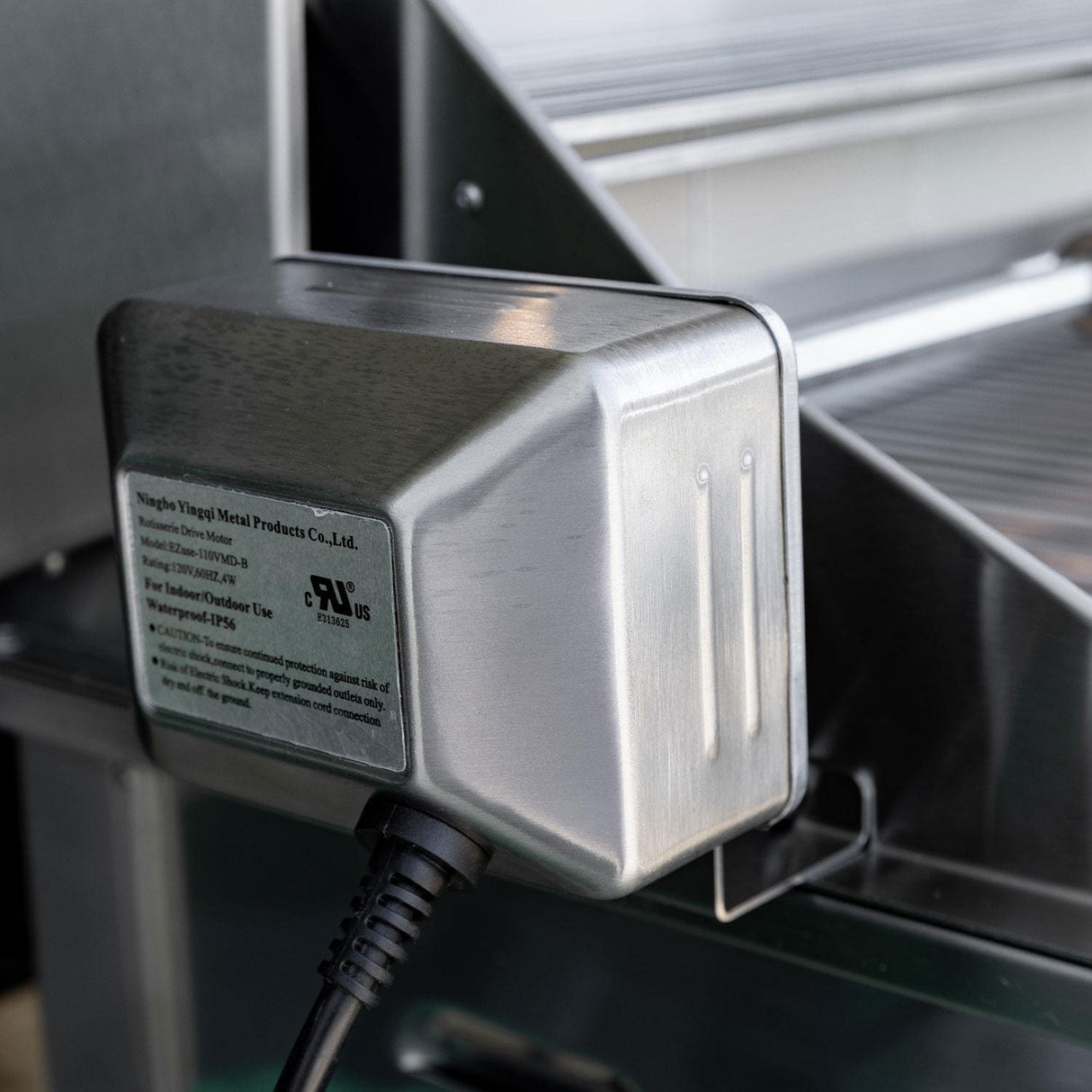 Summerset TRL Pro 32-in 3 Burner Built-In Natural Gas Grill w/ Rear Infrared Burner & Rotisserie Kit - TRLPRO32