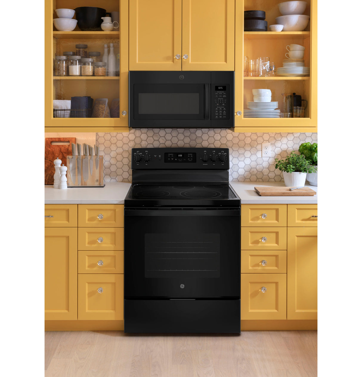 GE(R) 30" Free-Standing Electric Convection Range - (JB655DKBB)