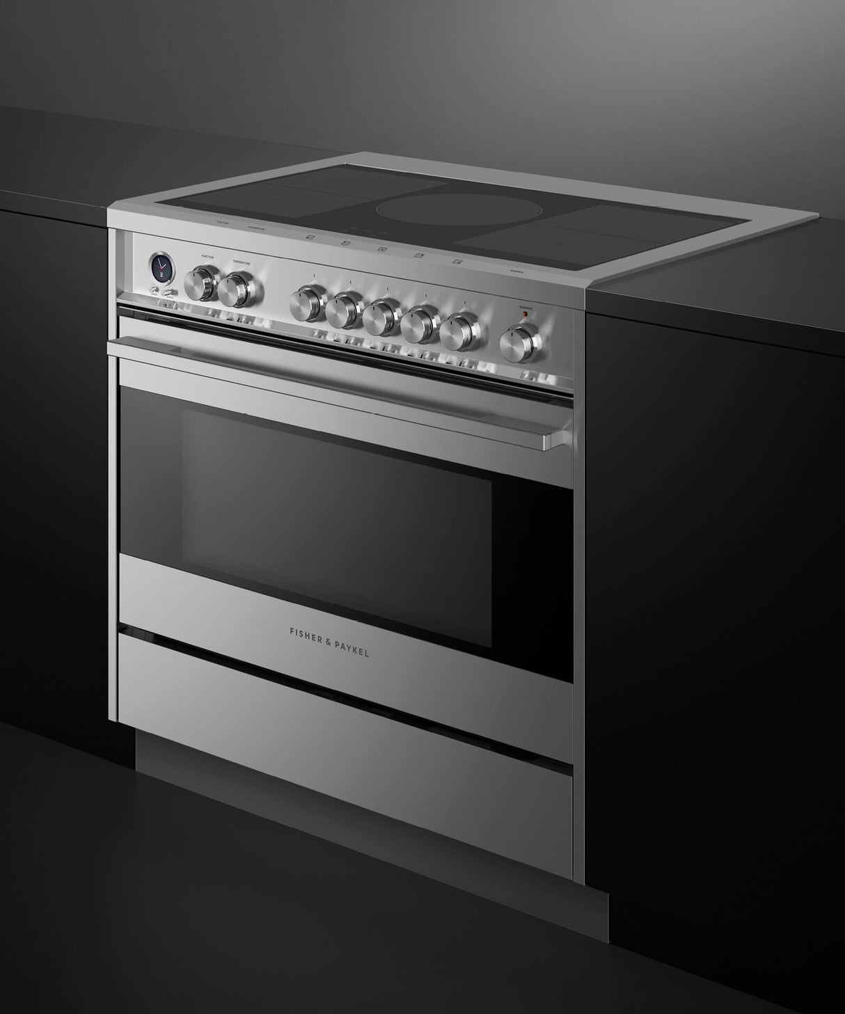 Fisher & Paykel OR36SDI6X1 range in kitchen, cooktop detail