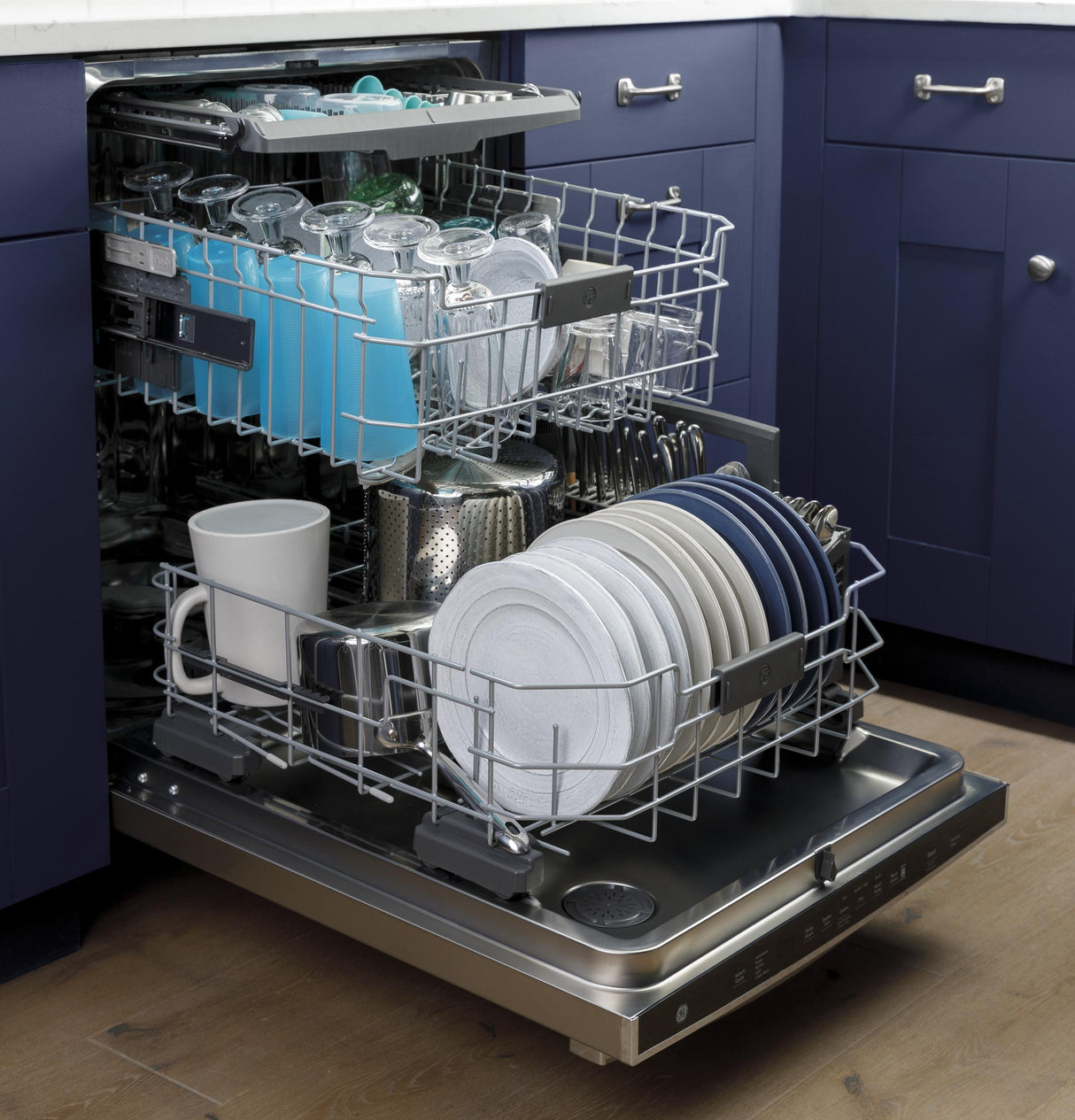 GE(R) ENERGY STAR(R) Top Control with Stainless Steel Interior Dishwasher with Sanitize Cycle & Dry Boost with Fan Assist - (GDT665SSNSS)