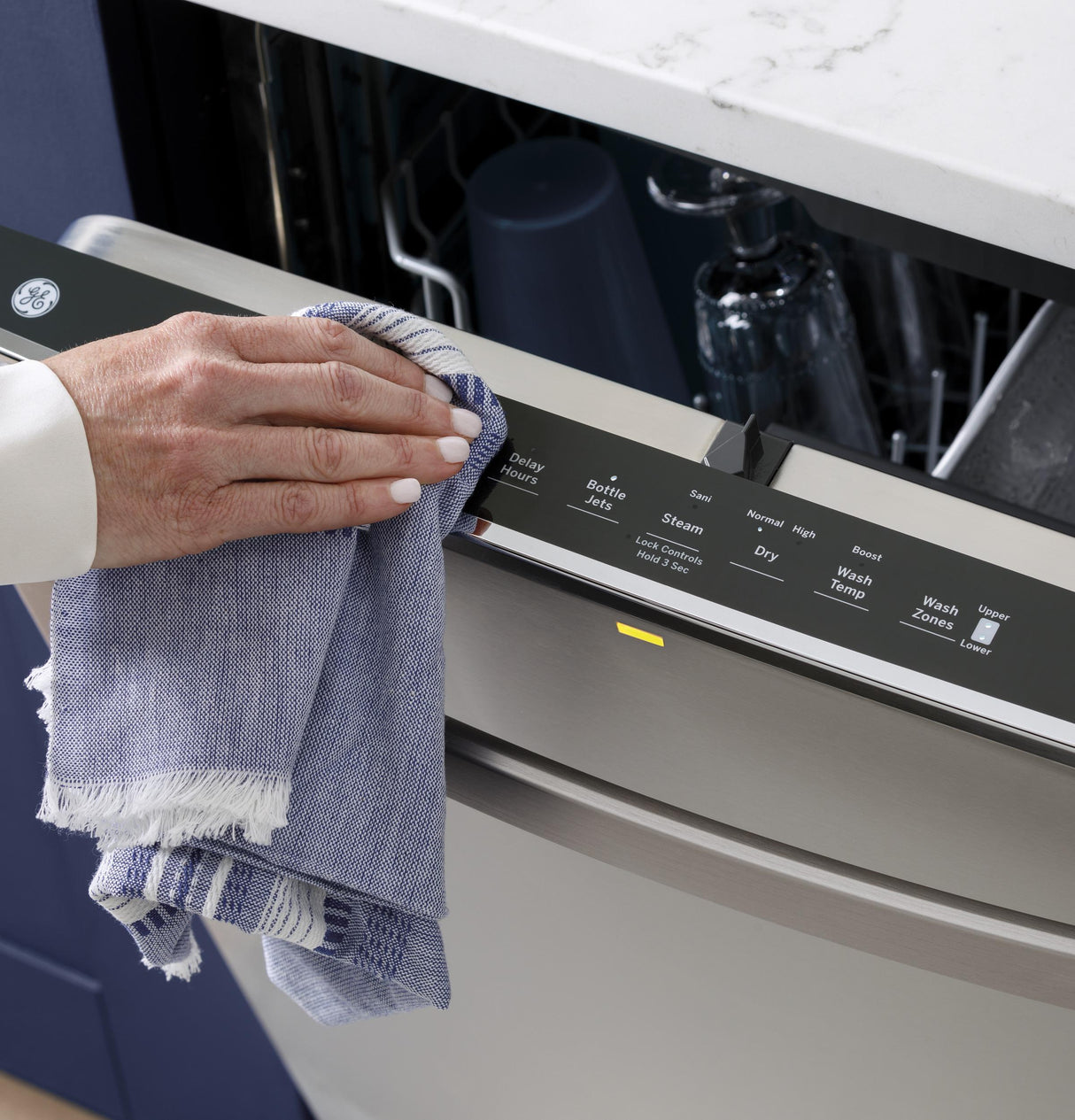 GE(R) ENERGY STAR(R) Top Control with Stainless Steel Interior Dishwasher with Sanitize Cycle & Dry Boost with Fan Assist - (GDT665SSNSS)