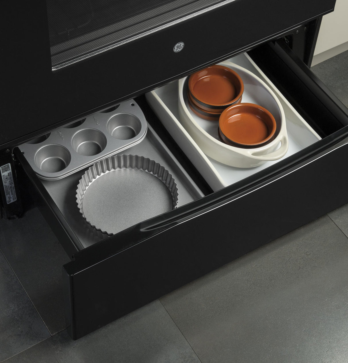 GE(R) 30" Free-Standing Electric Range - (JB645DKBB)