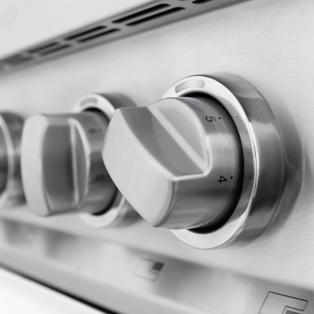 ZLINE 30" 4.0 cu. ft. Induction Range with a 4 Element Stove and Electric Oven in Stainless Steel (RAIND-30) [Color: White Matte] - (RAINDWM30)