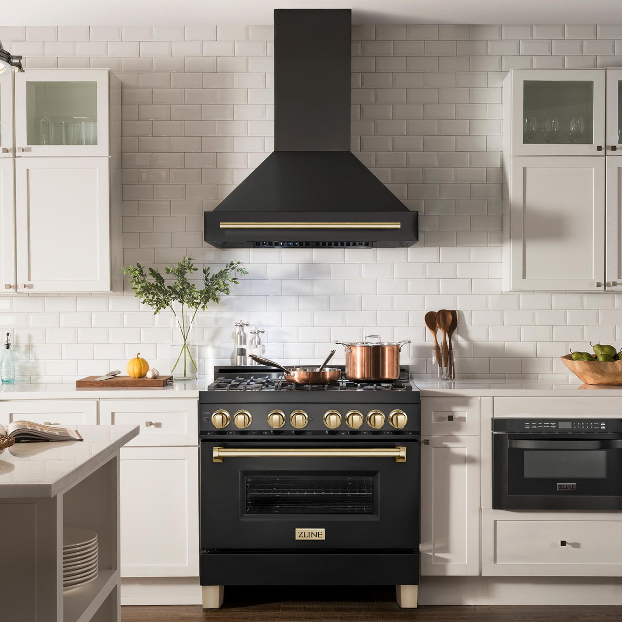 ZLINE 36 in. Autograph Edition Black Stainless Steel Range Hood with Handle (BS655Z-36) [Color: Gold] - (BS655Z36G)