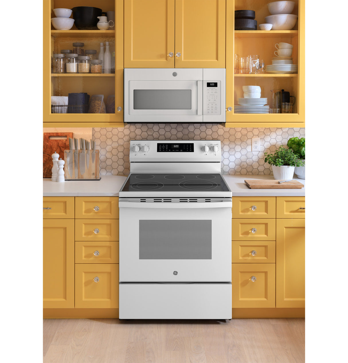 GE GRF600AVWW electric range - detail view