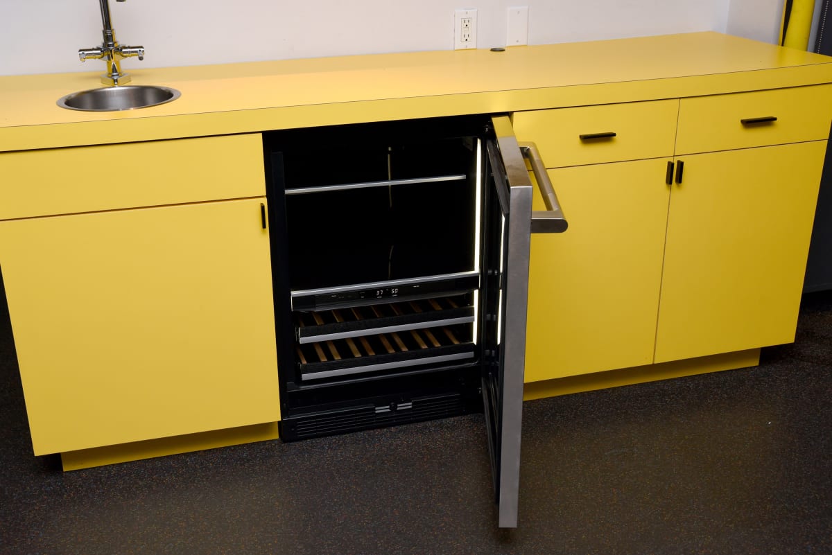 JennAir JUBFR242HL beverage center open view