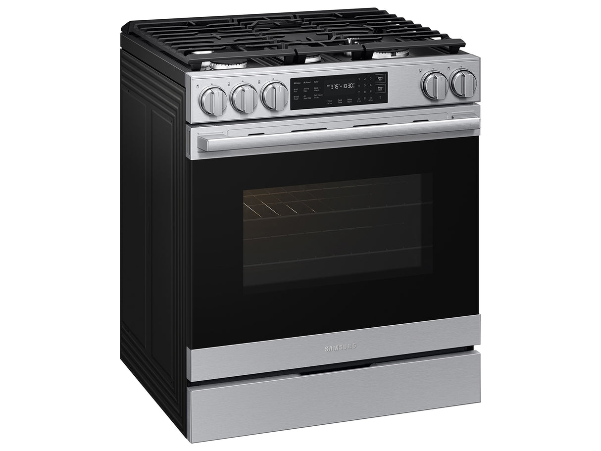 Samsung NSG80H60SR Gas Range lifestyle view