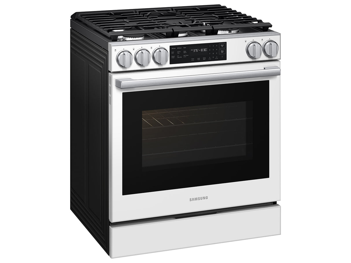 Samsung NSG80H60SW Gas Range lifestyle view
