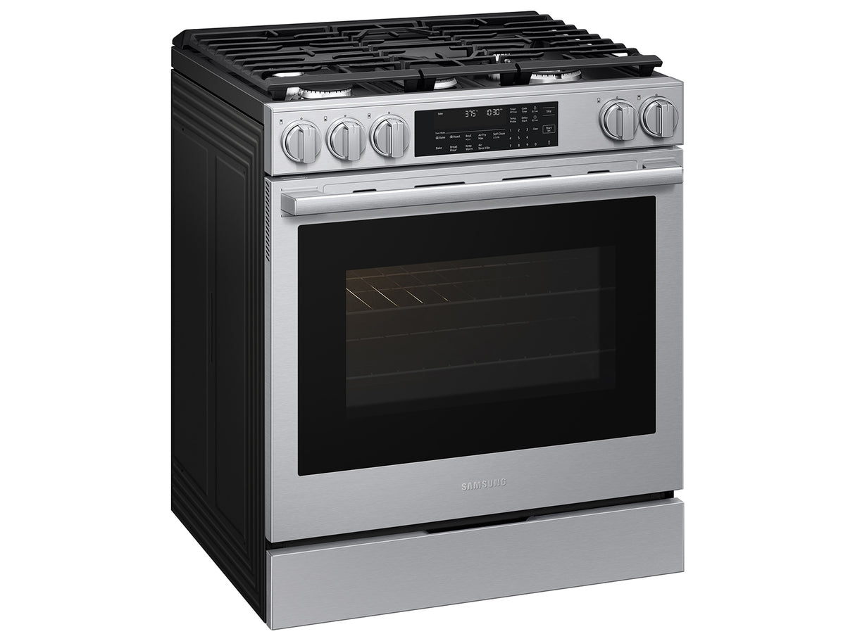 Samsung NSG90H60SR Gas Range lifestyle view