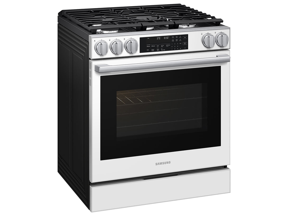 Samsung NSG90H60SW Gas Range lifestyle view